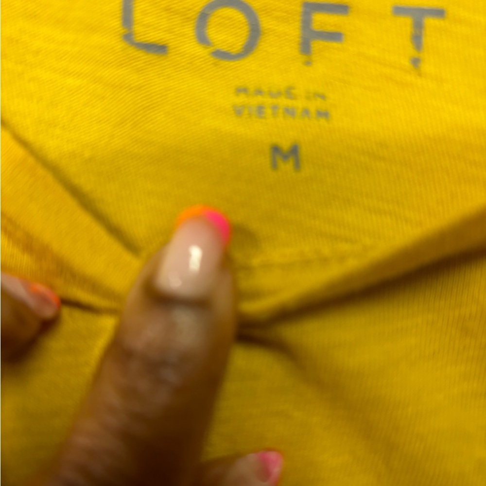 Mustard colored top - Picture 2 of 4